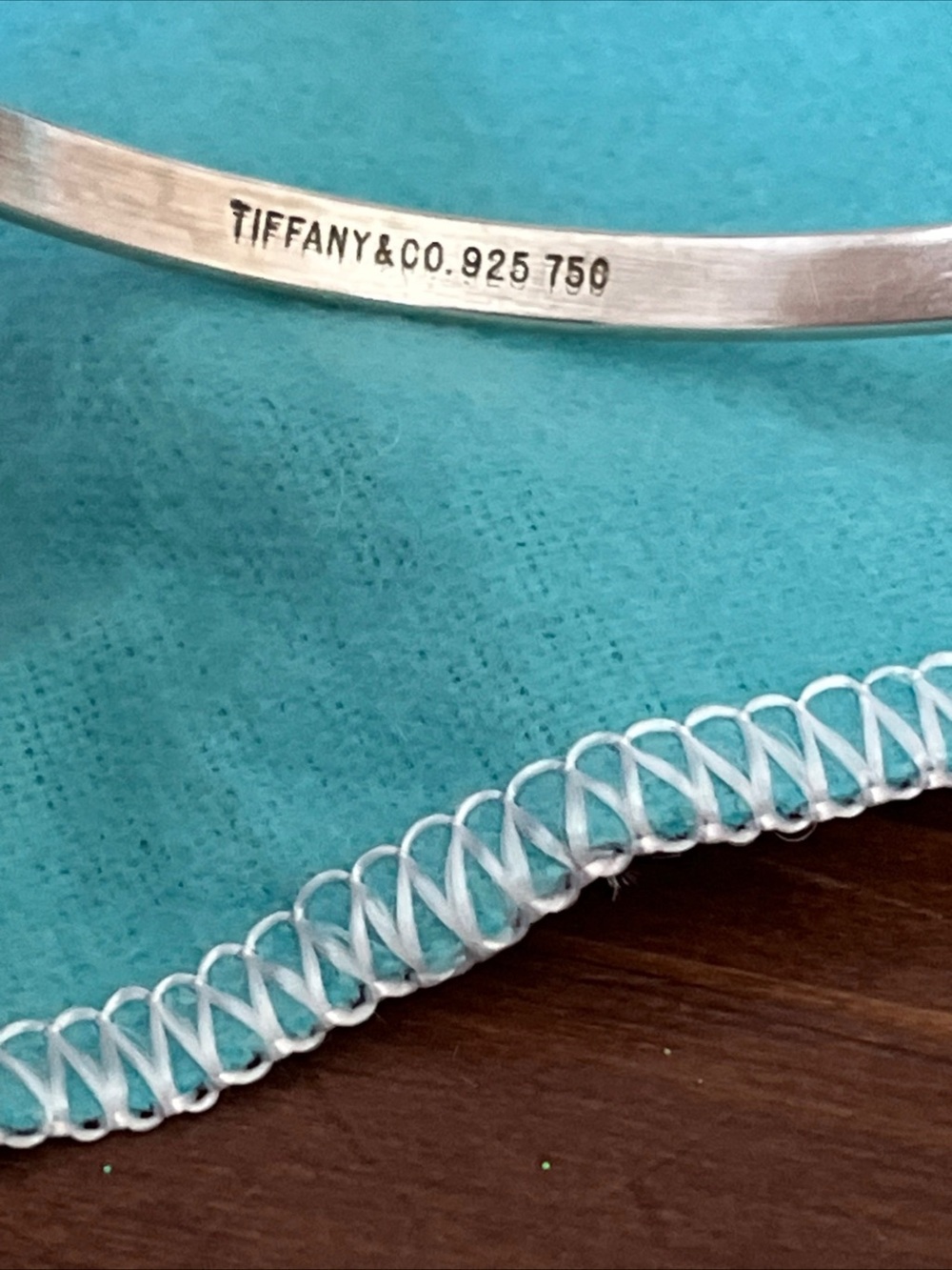 Tiffany & Co. hook and eye SS 925 Bangle with 18k yellow Gold Accents orig pkg - Picture 7 of 14
